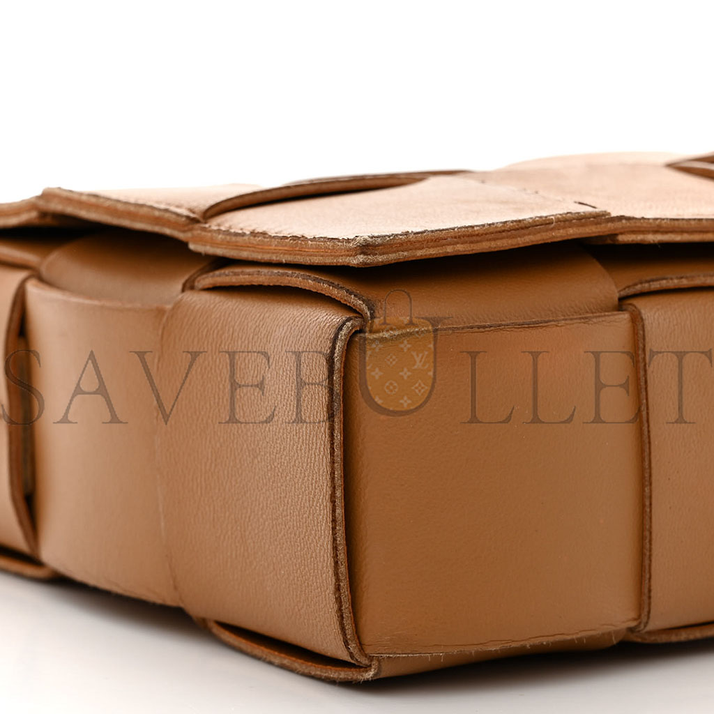 BOTTEGA VENETA NAPPA MAXI INTRECCIO CASSETTE BAG ALMOND  (23*15*5.5cm)