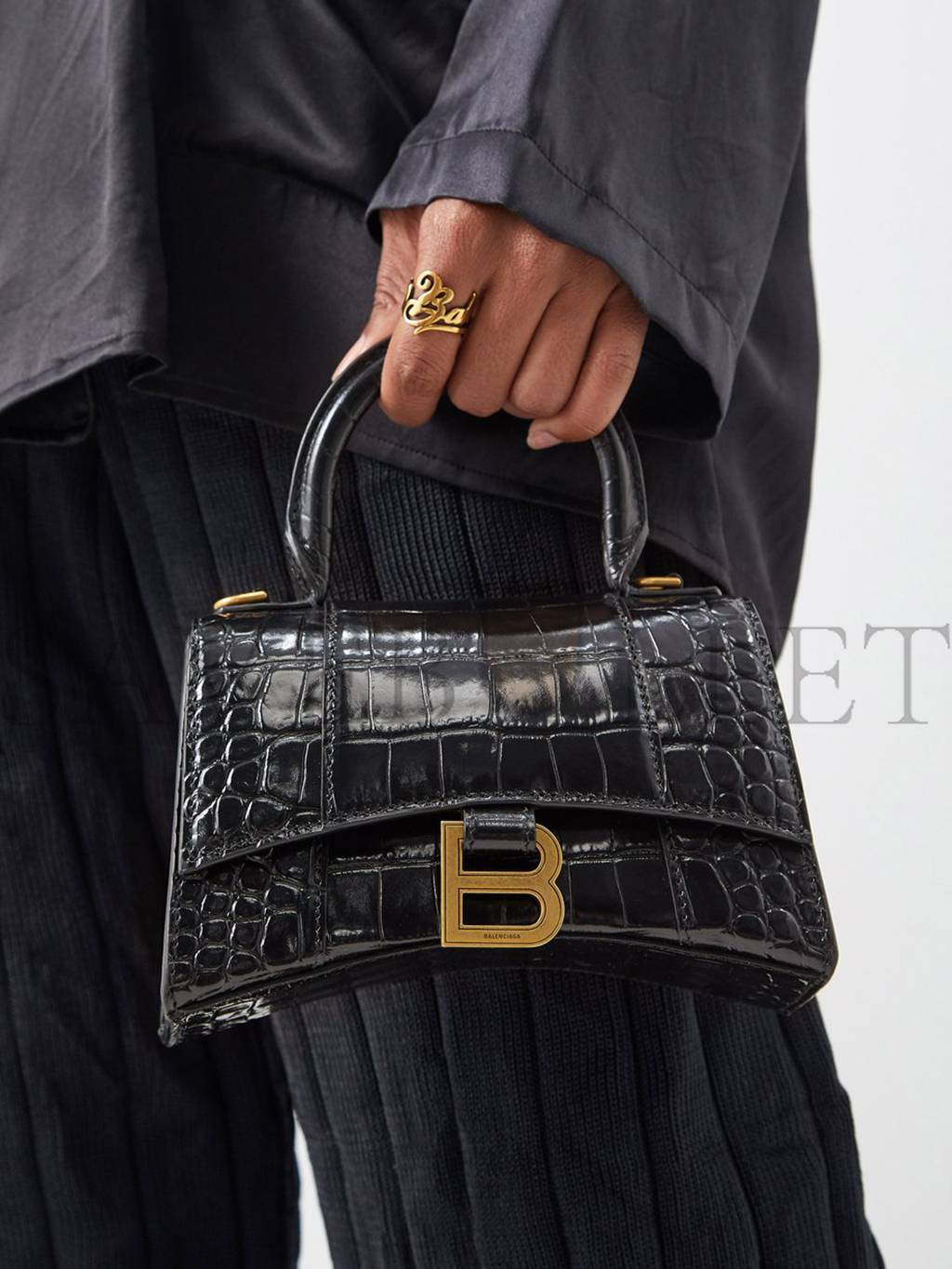 BALENCIAGA BLACK HOURGLASS XS CROCODILE-EFFECT LEATHER BAG  MATCHESFASHION US (19*12.1*7.6cm)